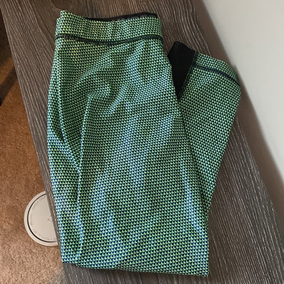 Under Armour women’s heat gear banded workout cropped leggings. - Picture 2 of 3